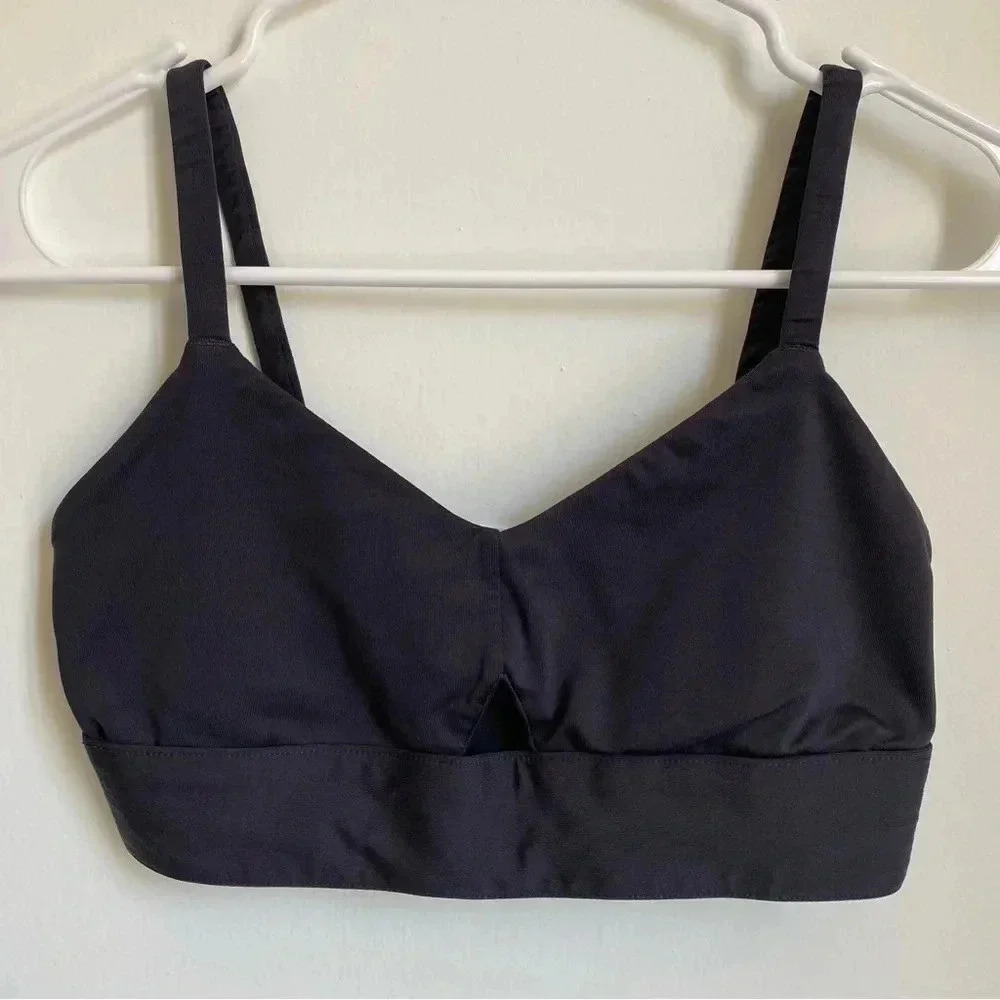 3/$39 Fabletics Cutout Front Criss Cross Back Medium support Sports Bra S